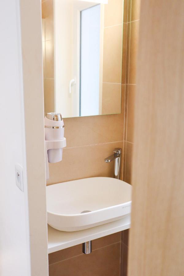 ליל Hotel Ambassadeur מראה חיצוני תמונה